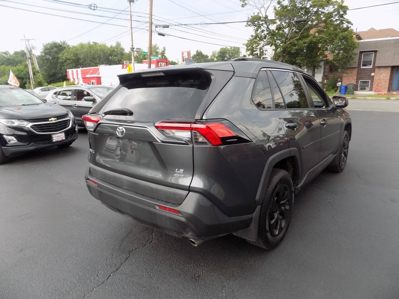 Used 2020 Toyota RAV4 LE w/ Carpet Mat Package AWD/4WD image 4