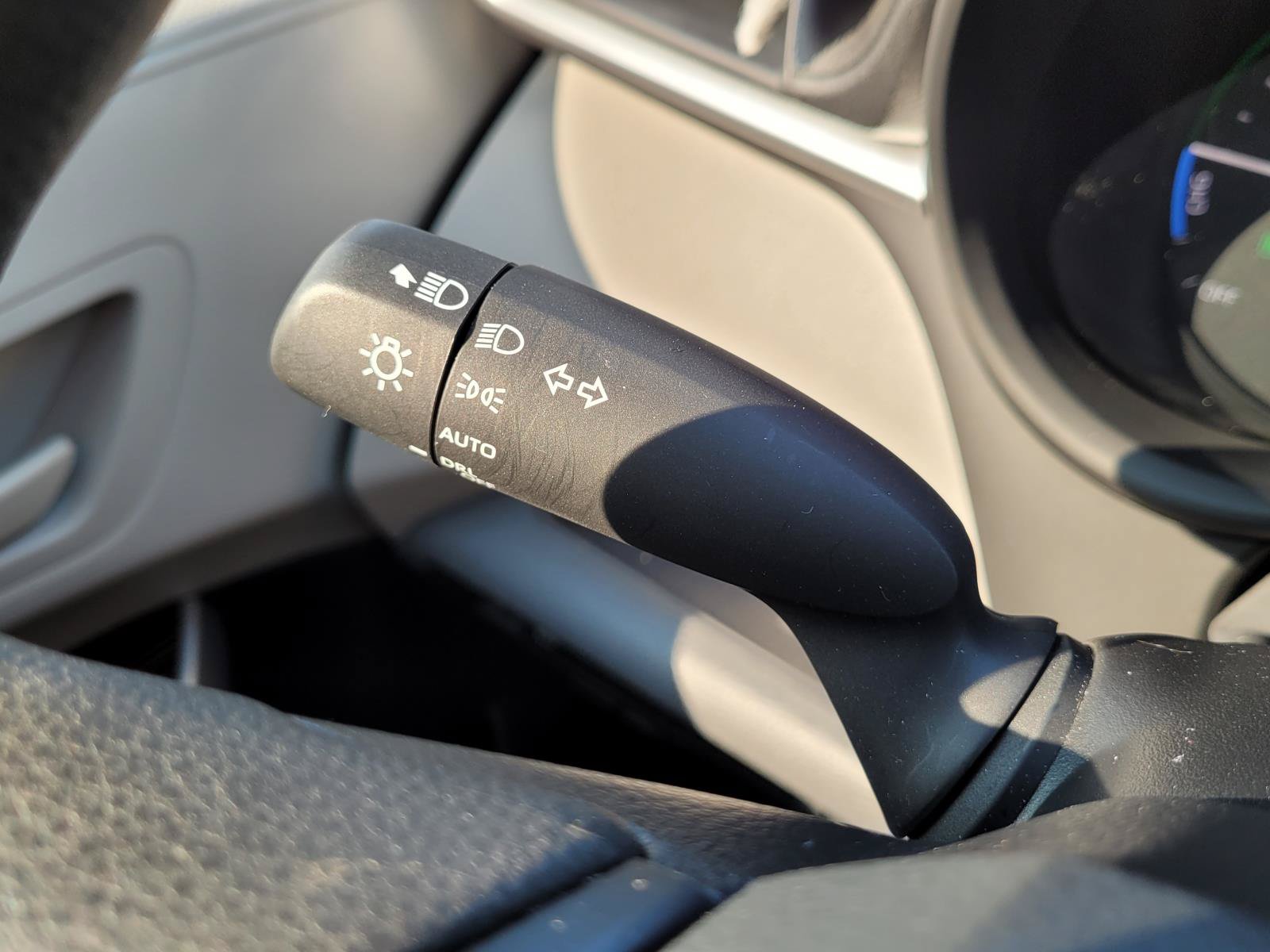 Used 2023 Toyota Sienna LE w/ LE Plus Package FWD image 31