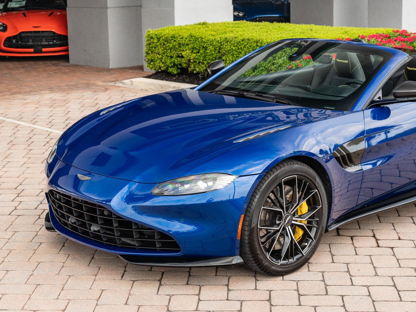 Used 2021 Aston Martin V8 Vantage Roadster image 23