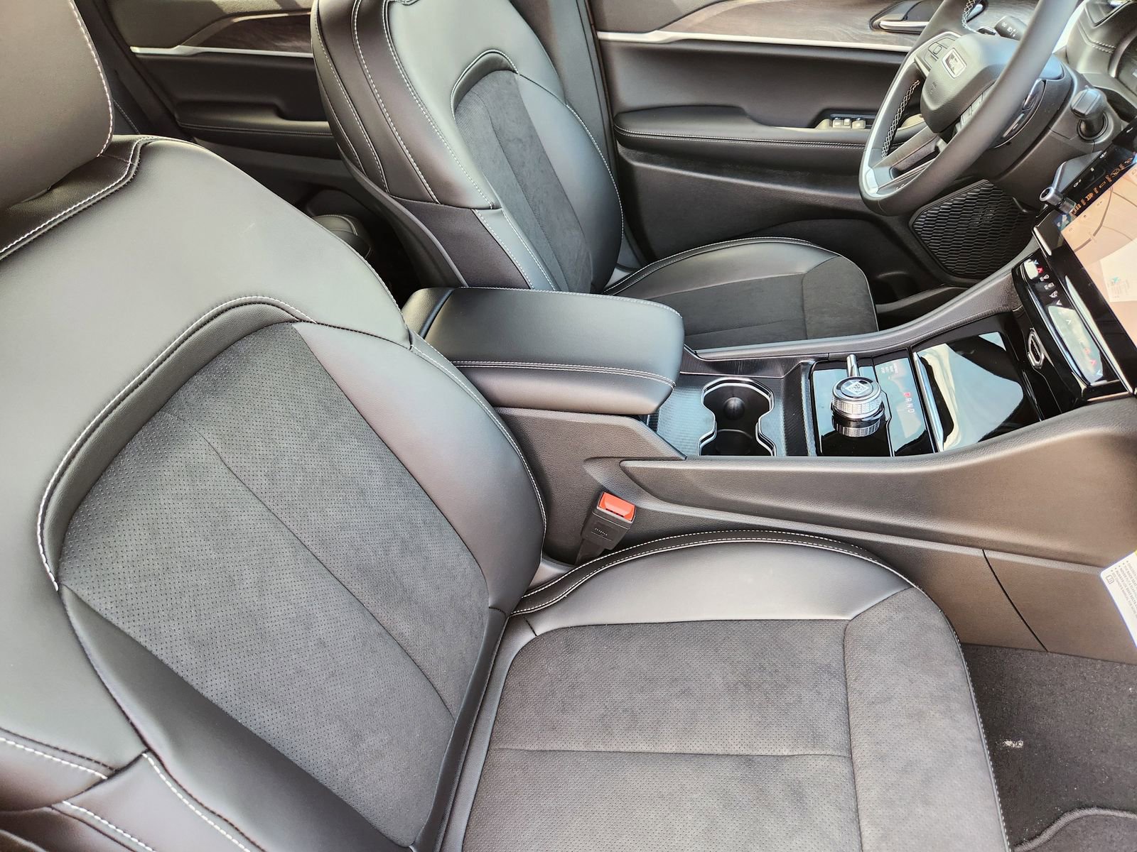 New 2026 Jeep Grand Cherokee Altitude AWD/4WD image 22