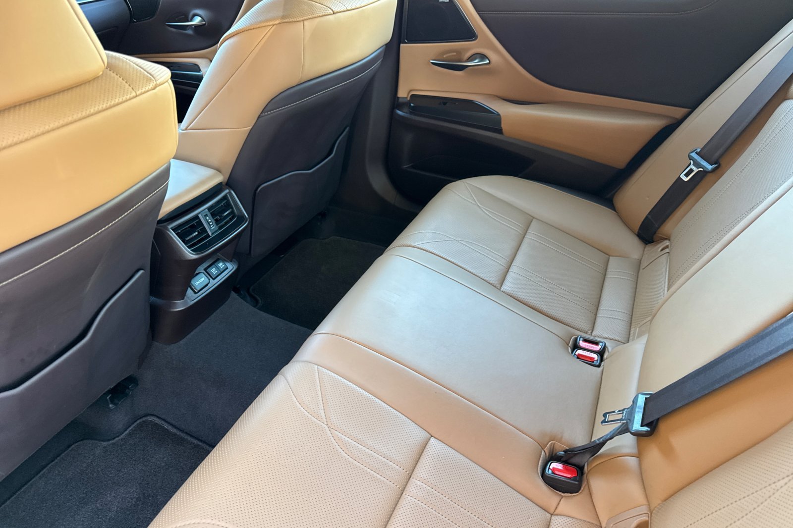 Used 2019 Lexus ES 300h w/ Accessory Package 2 FWD image 14