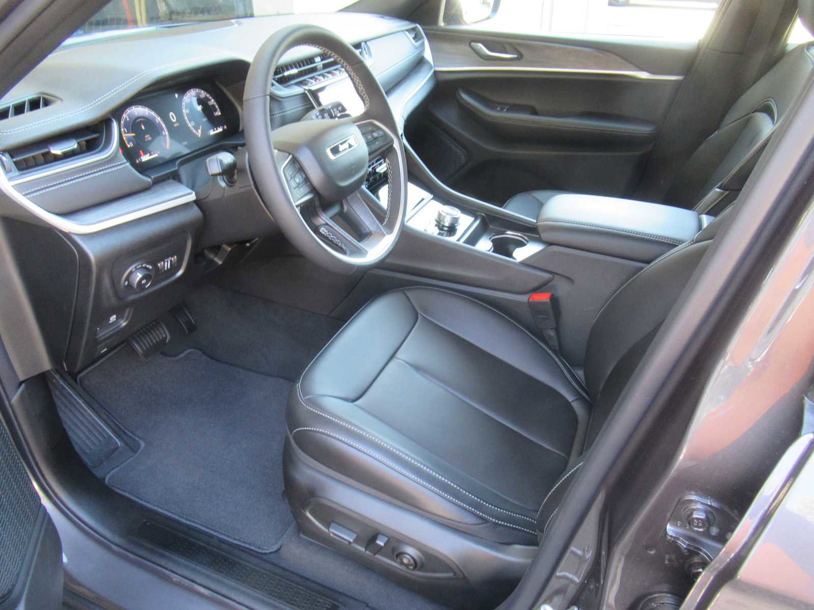 New 2025 Jeep Grand Cherokee Limited w/ Trailer Tow Package image 21