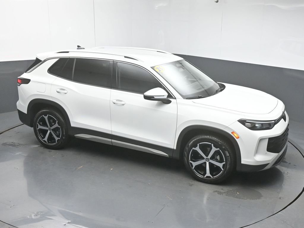 Used 2025 Volkswagen Tiguan SE image 42