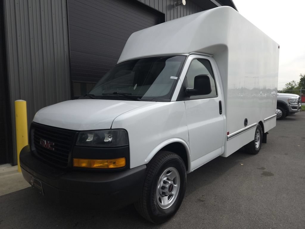 Used 2018 GMC Savana 3500 w/ Driver Convenience Package RWD image 3