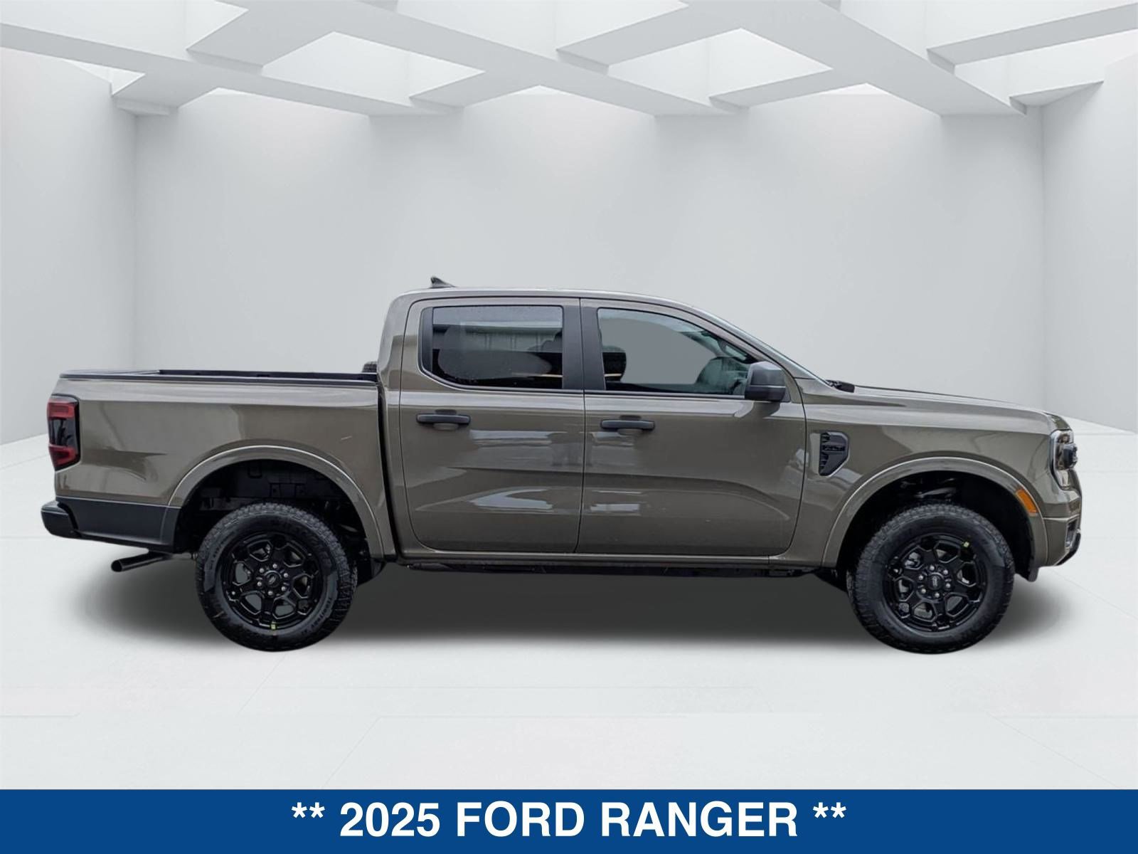 New 2025 Ford Ranger XLT w/ Black Appearance Package video 3