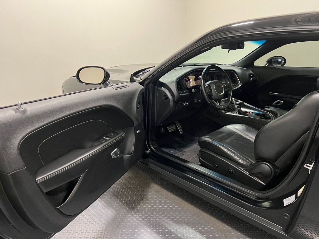 Used 2016 Dodge Challenger SXT Plus image 8