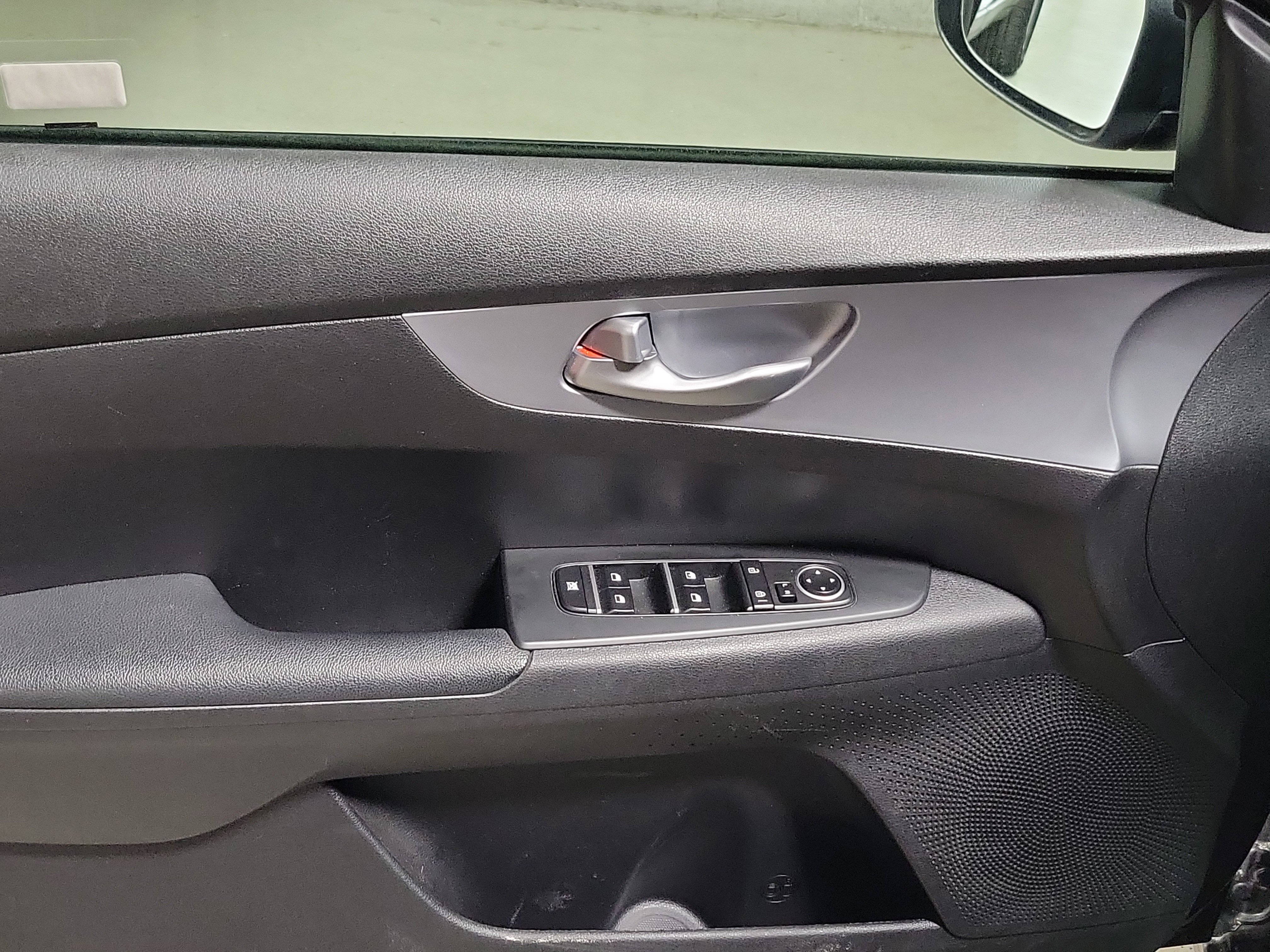 Used 2023 Kia Forte LXS image 15