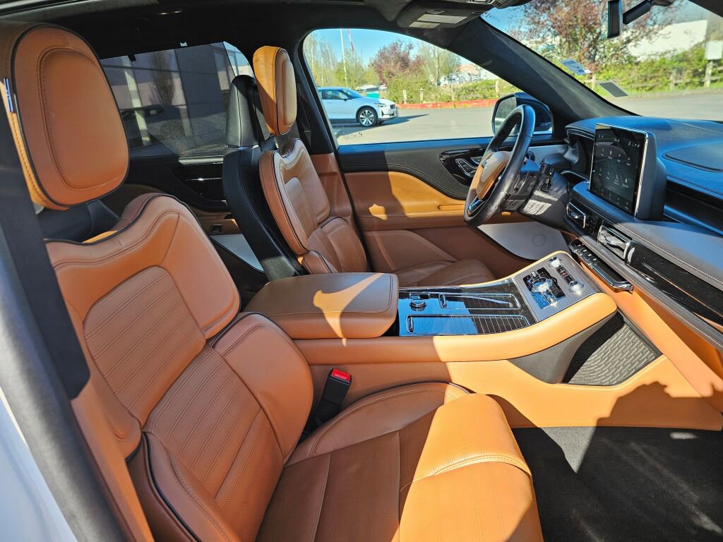 Used 2023 Lincoln Aviator Black Label Grand Touring w/ Class IV Trailer Tow Package image 12