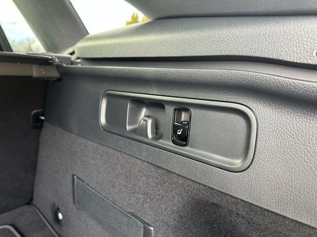 Certified 2025 Mercedes-Benz GLC 300 4MATIC image 39