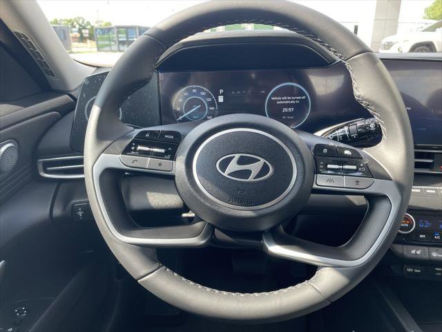 New 2025 Hyundai Elantra Limited image 17