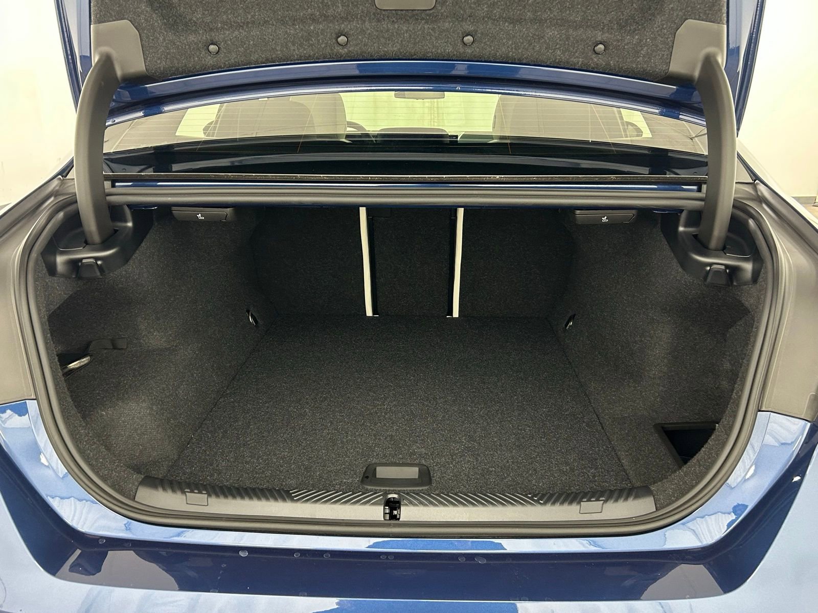 Used 2026 BMW i5 eDrive40 w/ Premium Package image 38