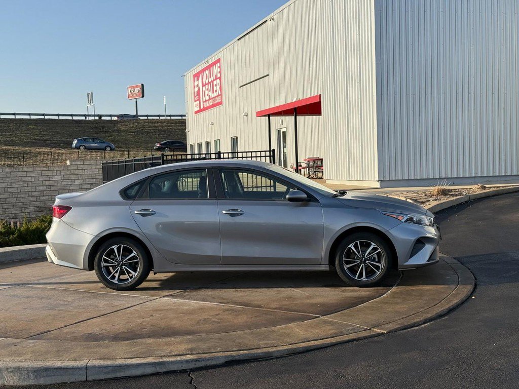 Used 2024 Kia Forte LXS image 2