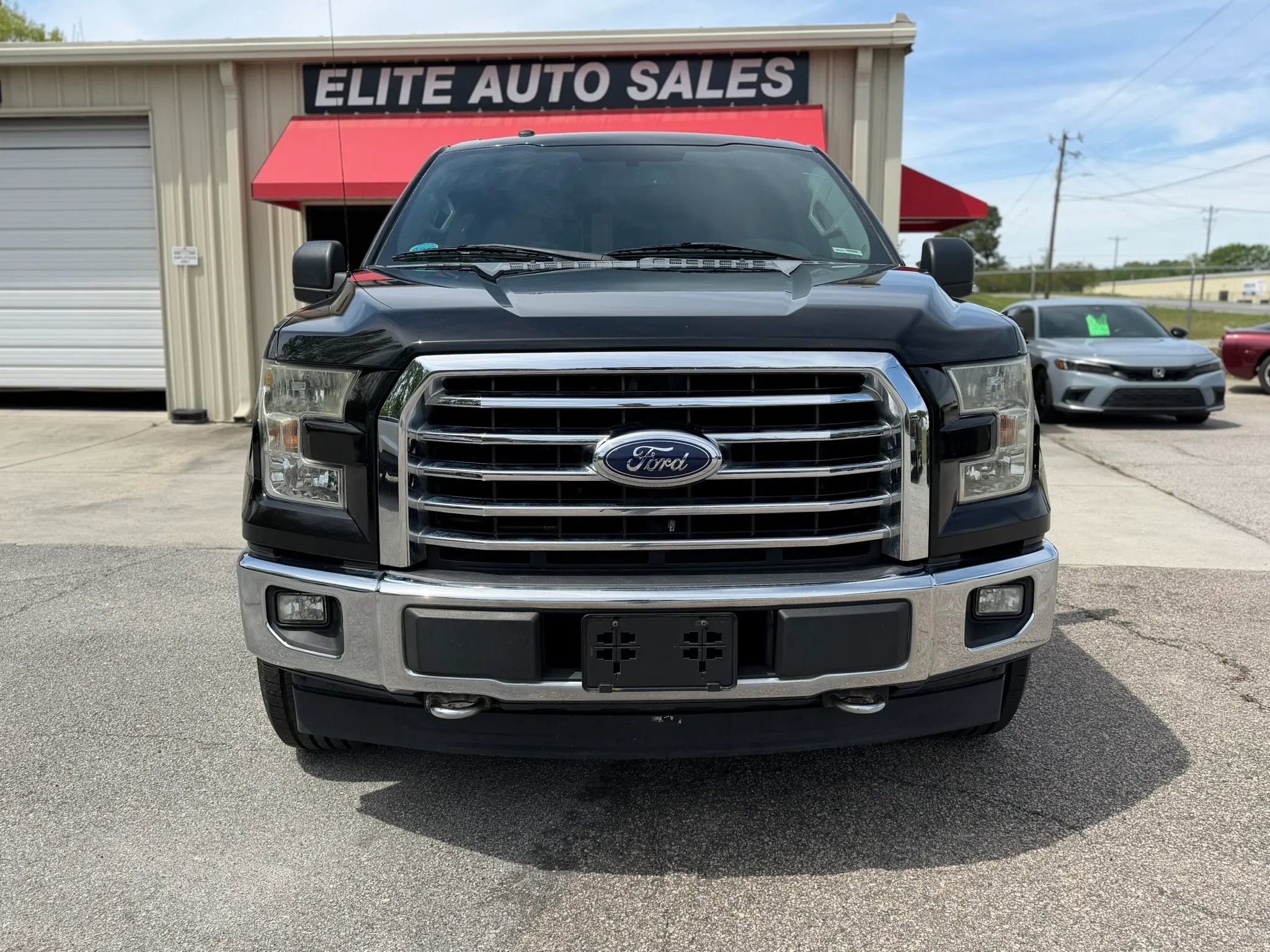 Used 2017 Ford F150 XLT w/ Equipment Group 302A Luxury image 4