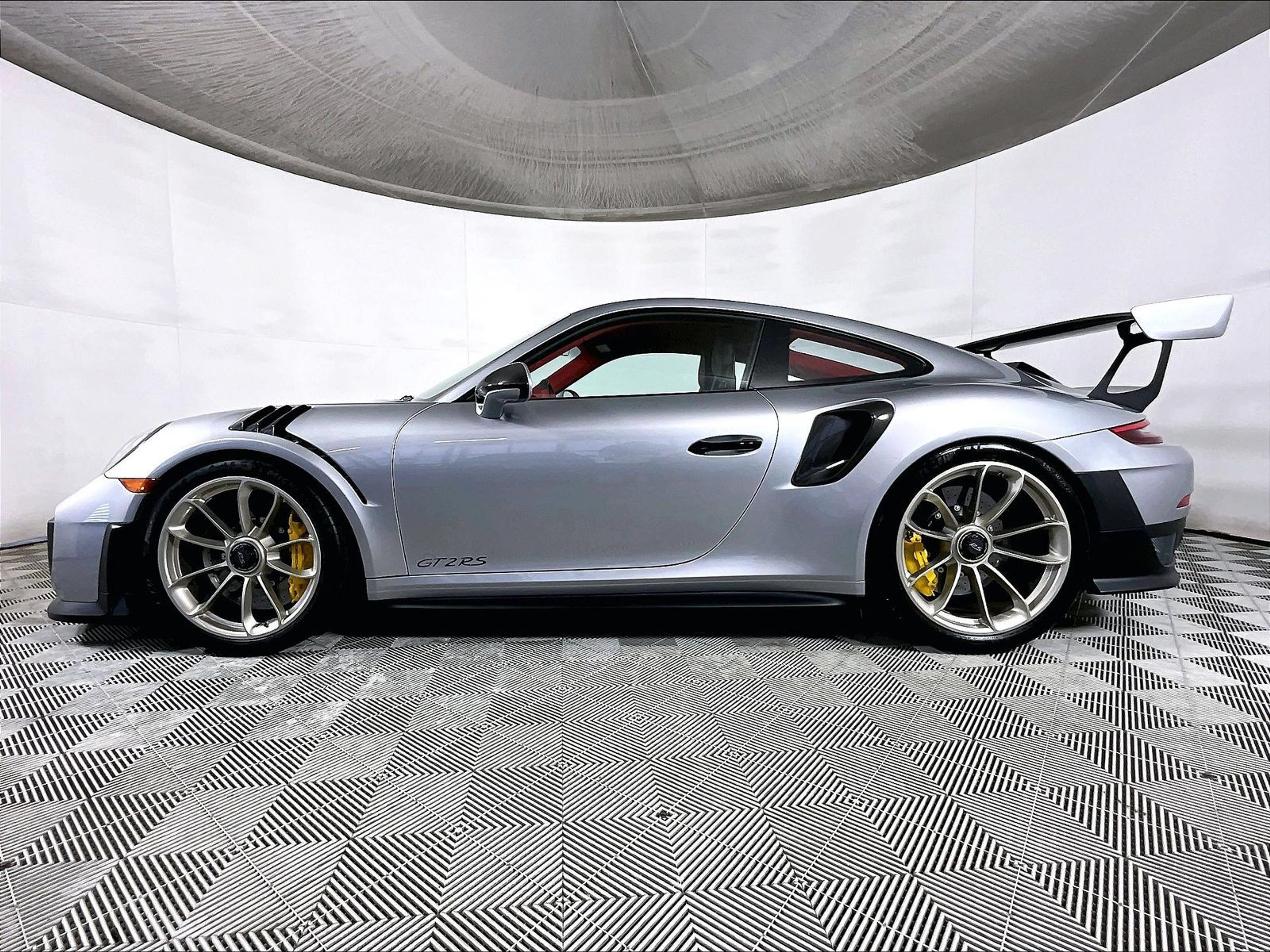 Certified 2018 Porsche 911 GT2 RS RWD image 2