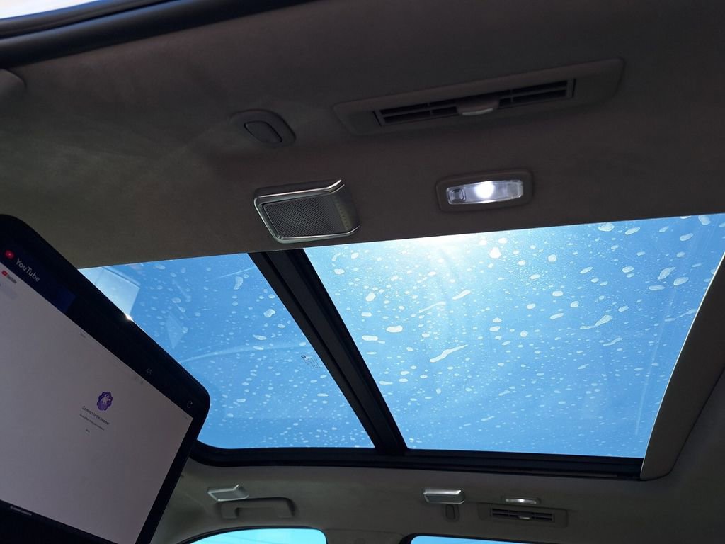 Certified 2023 Cadillac Escalade Premium Luxury Platinum w/ LPO, Radiant Package image 10