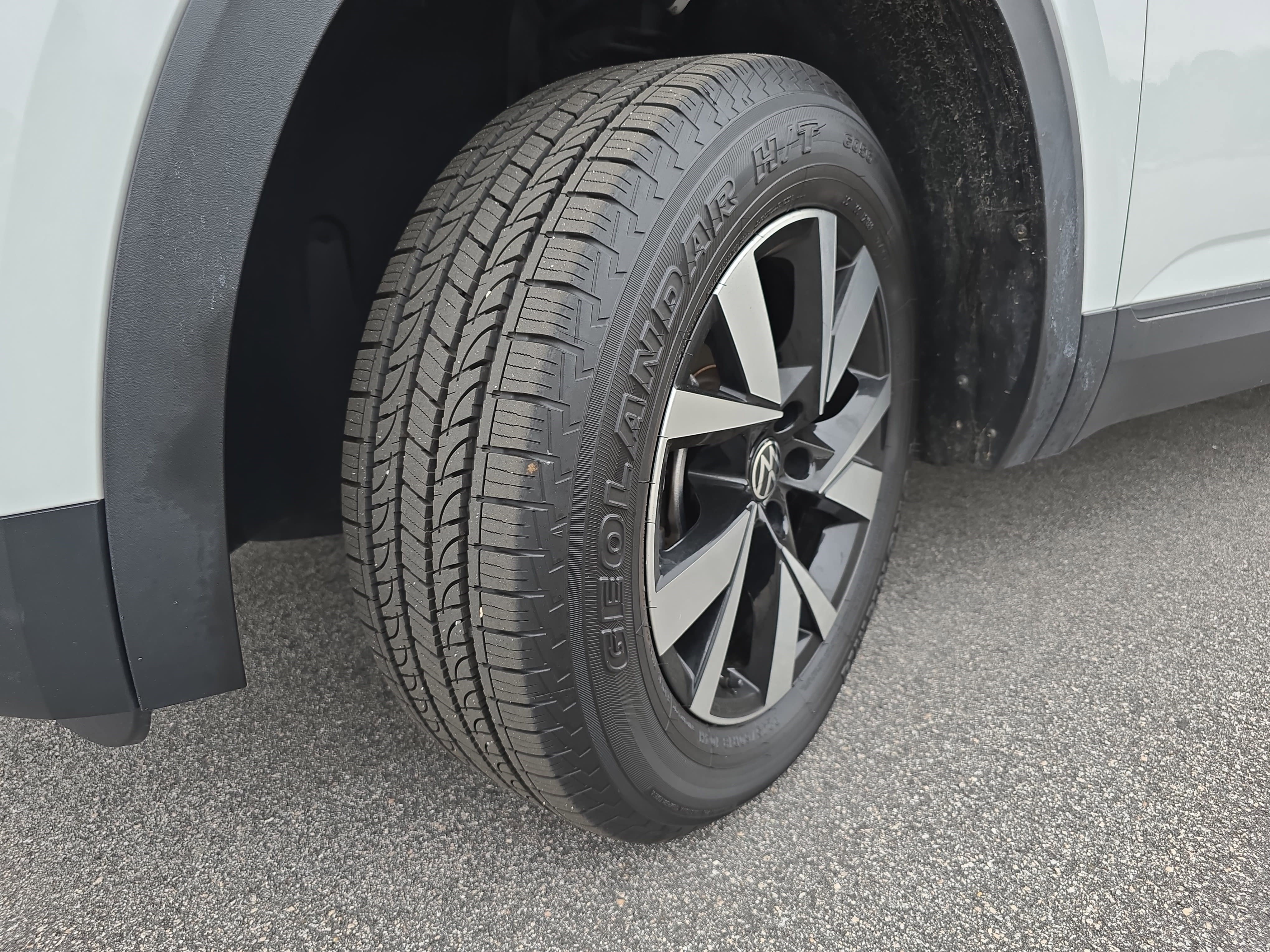 Used 2023 Volkswagen Atlas Cross Sport SE image 31