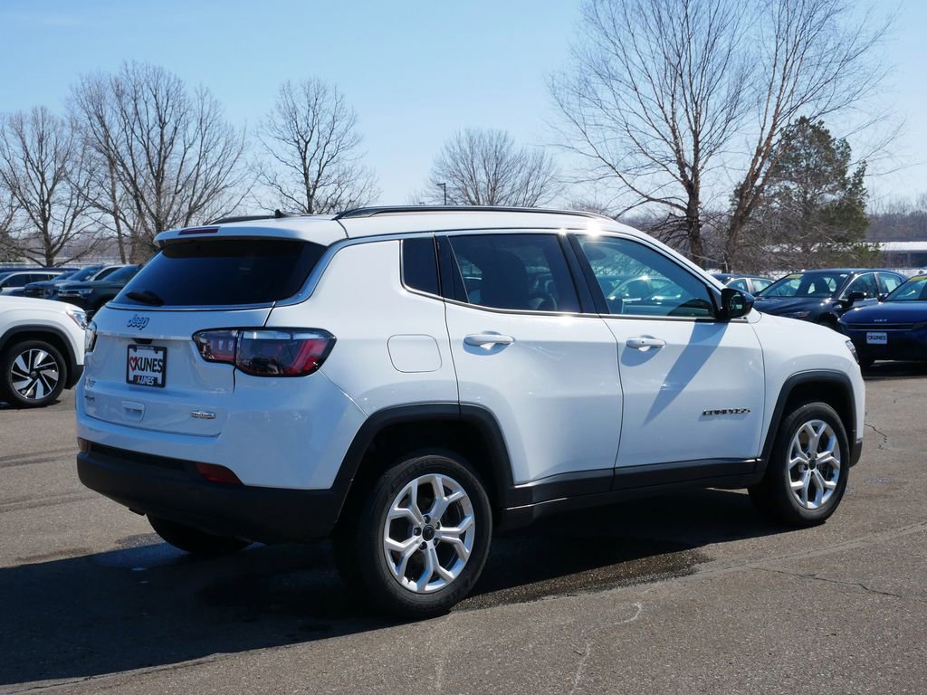 Used 2025 Jeep Compass Latitude AWD/4WD image 10