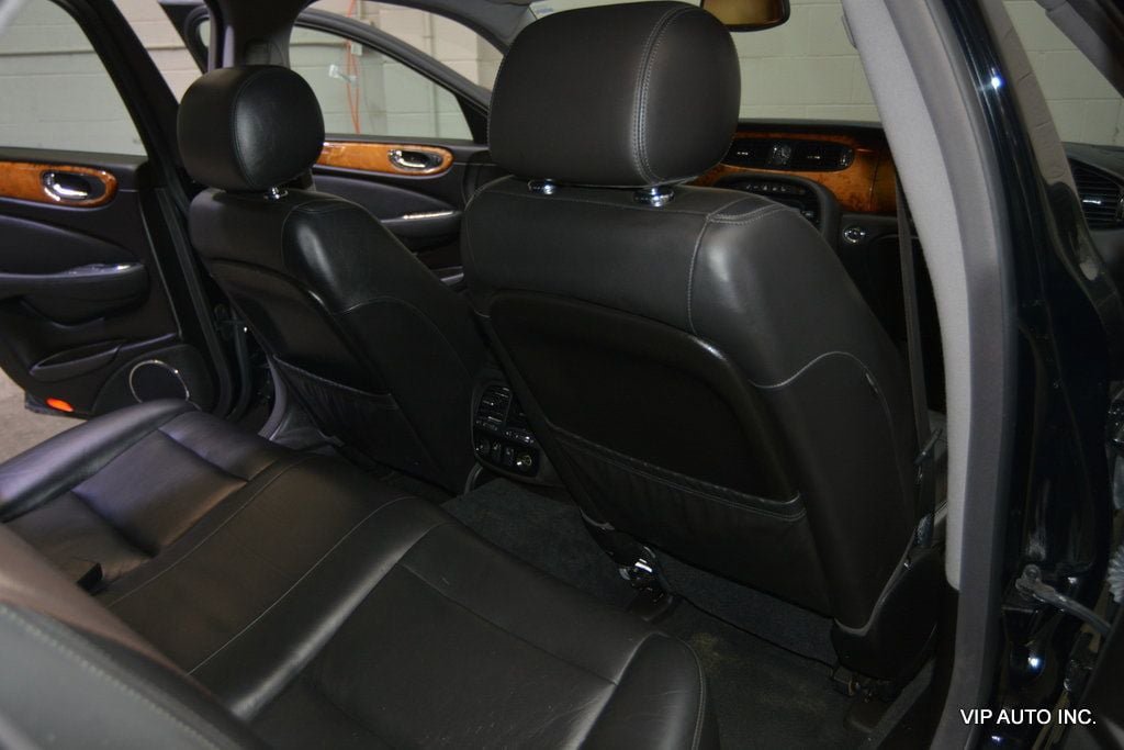 Used 2004 Jaguar XJ8 RWD image 19