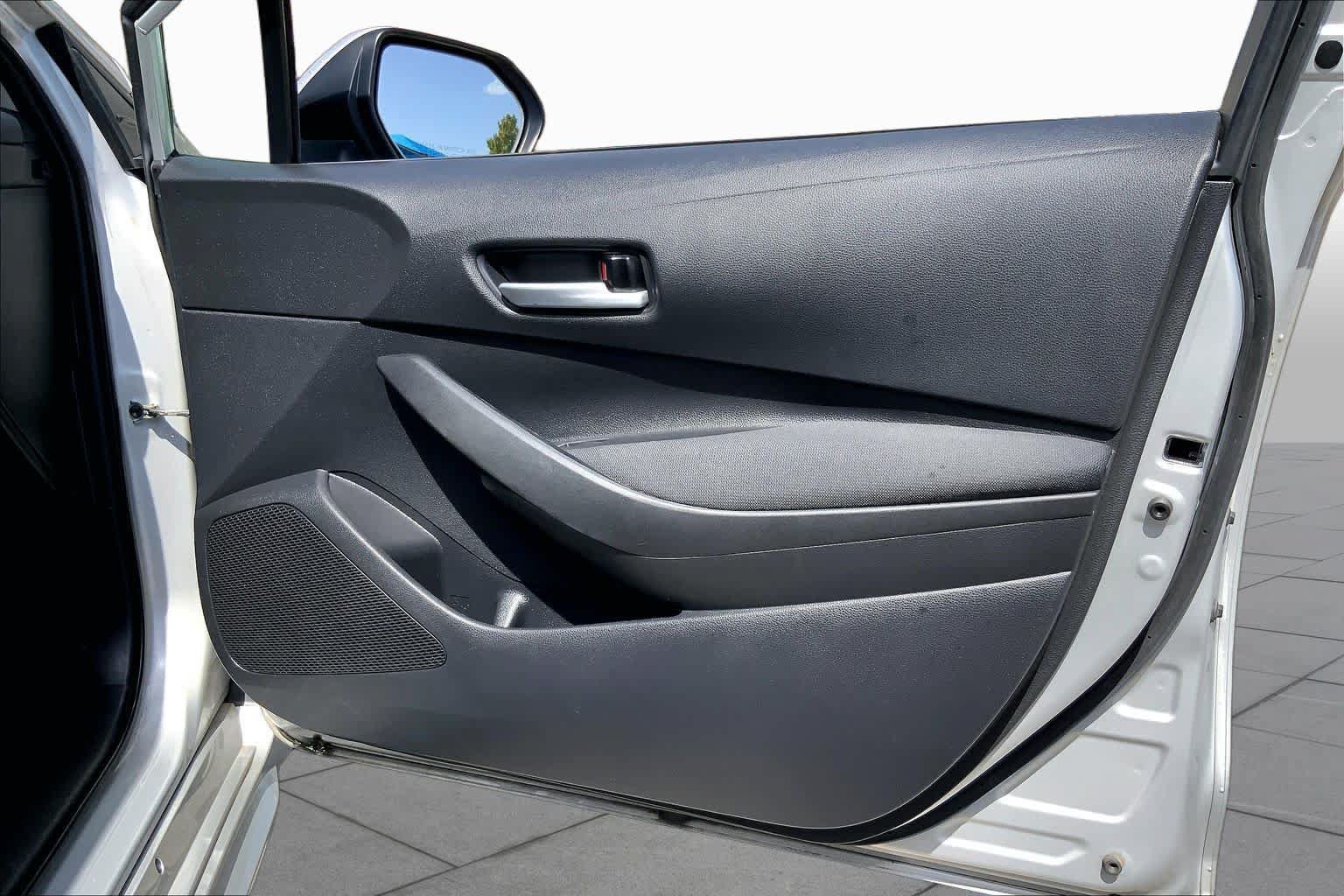 Used 2021 Toyota Corolla LE FWD image 22