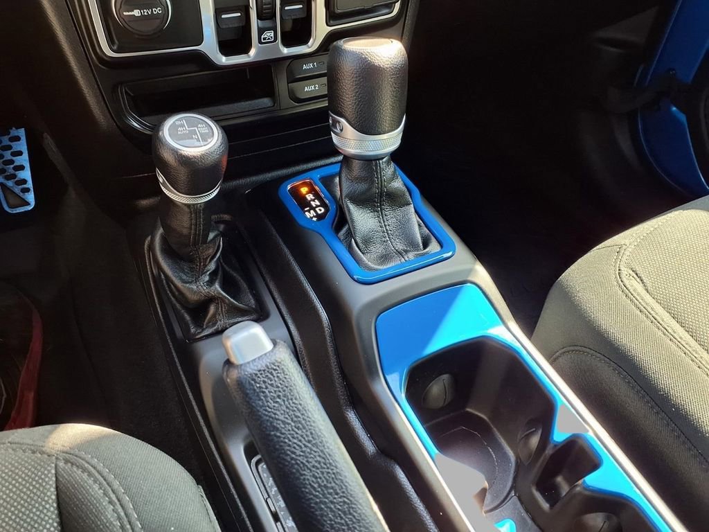 Used 2022 Jeep Gladiator Willys AWD/4WD image 11