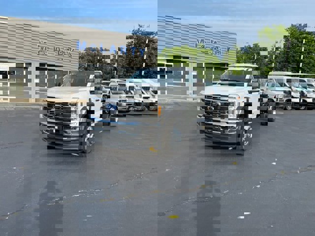 New 2025 Ford F450 XLT w/ XLT Value Package AWD/4WD image 1