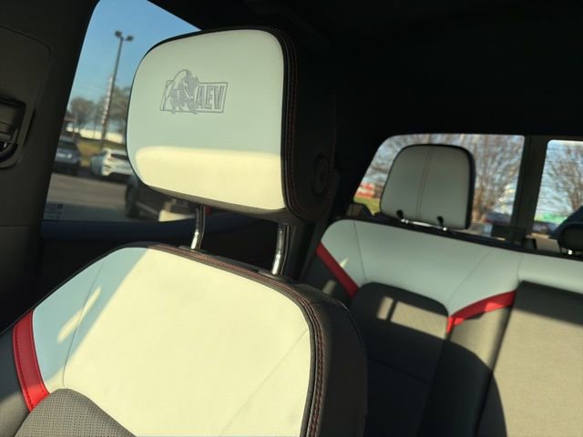 Used 2024 GMC Canyon AT4X w/ AT4X AEV Edition image 18