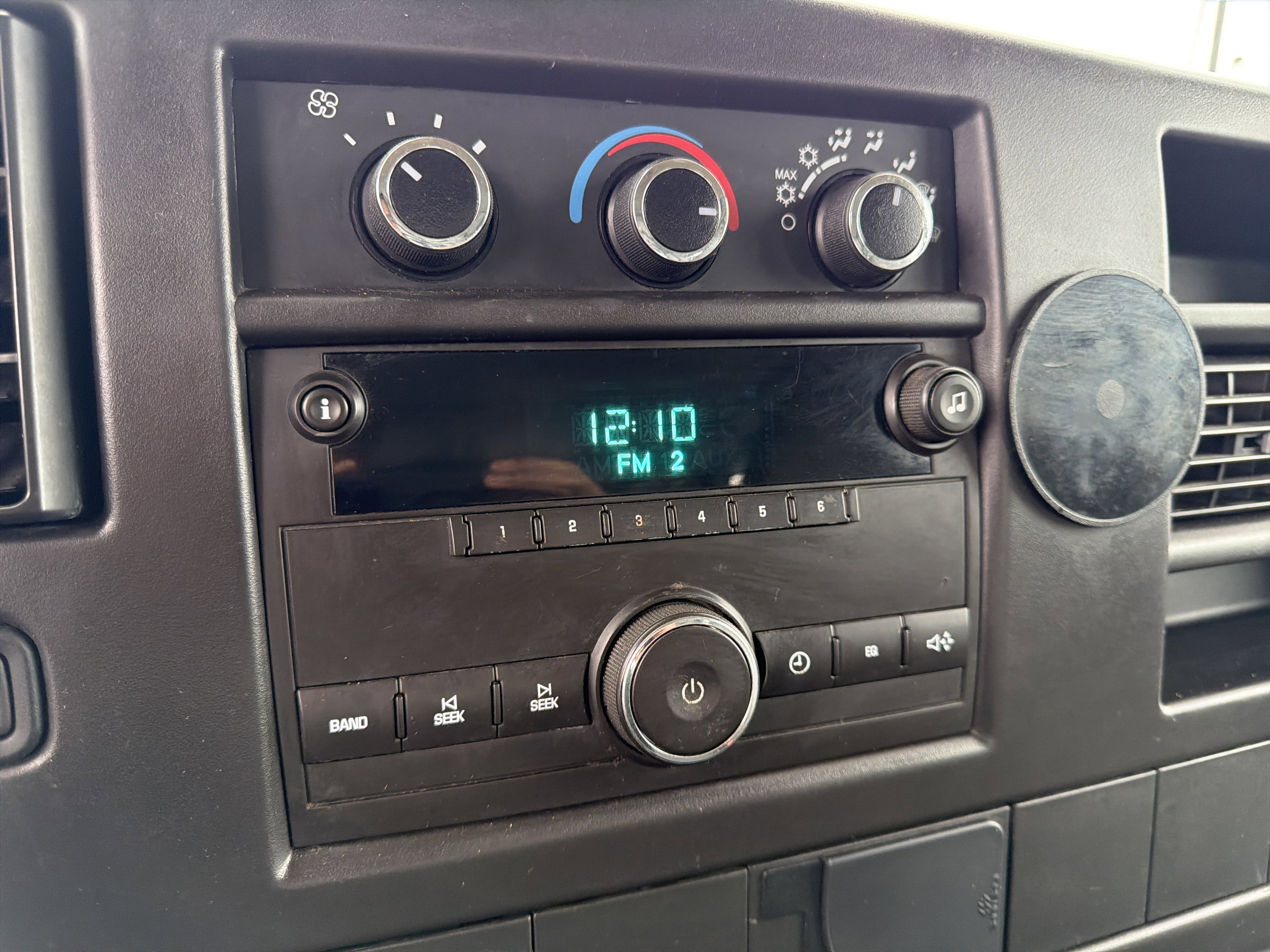 Used 2010 Chevrolet Express 2500 image 15