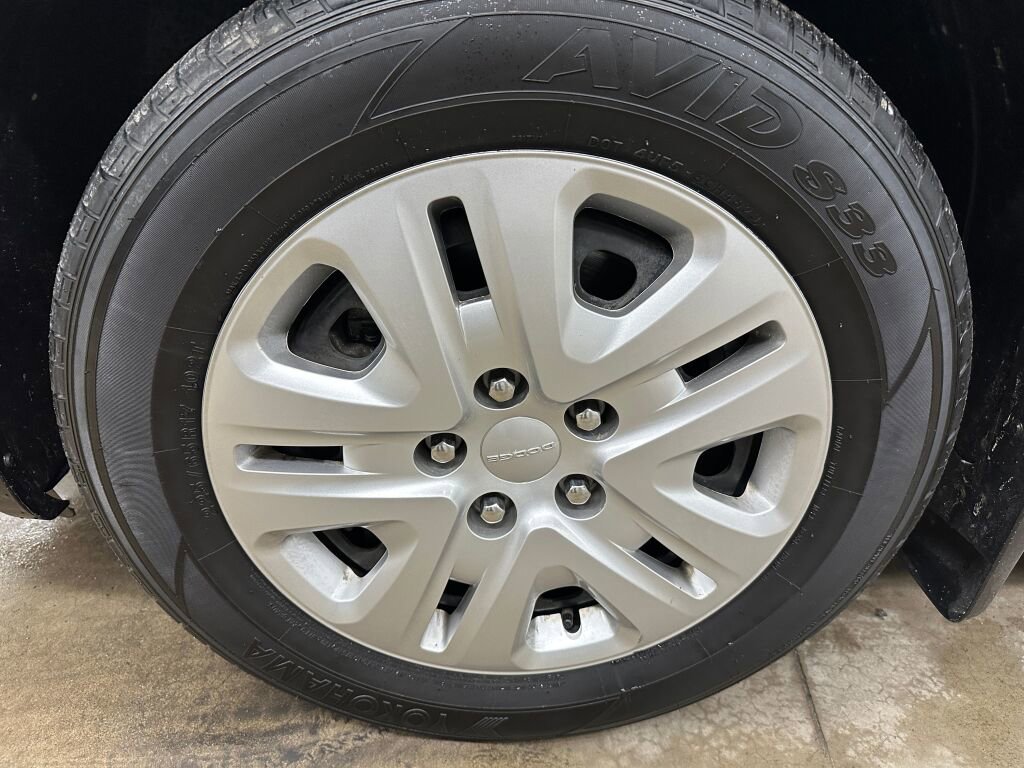 Used 2019 Dodge Grand Caravan SE image 28