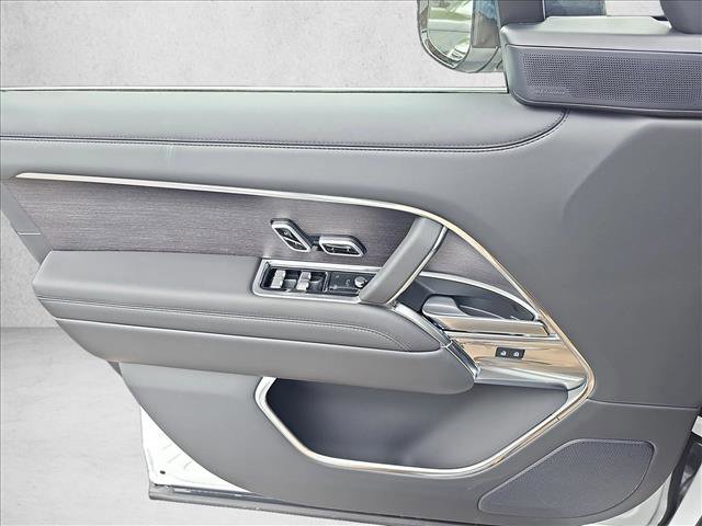 New 2025 Land Rover Range Rover Long Wheelbase SE image 27