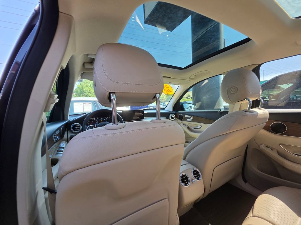 Used 2021 Mercedes-Benz GLC 300 4MATIC image 8