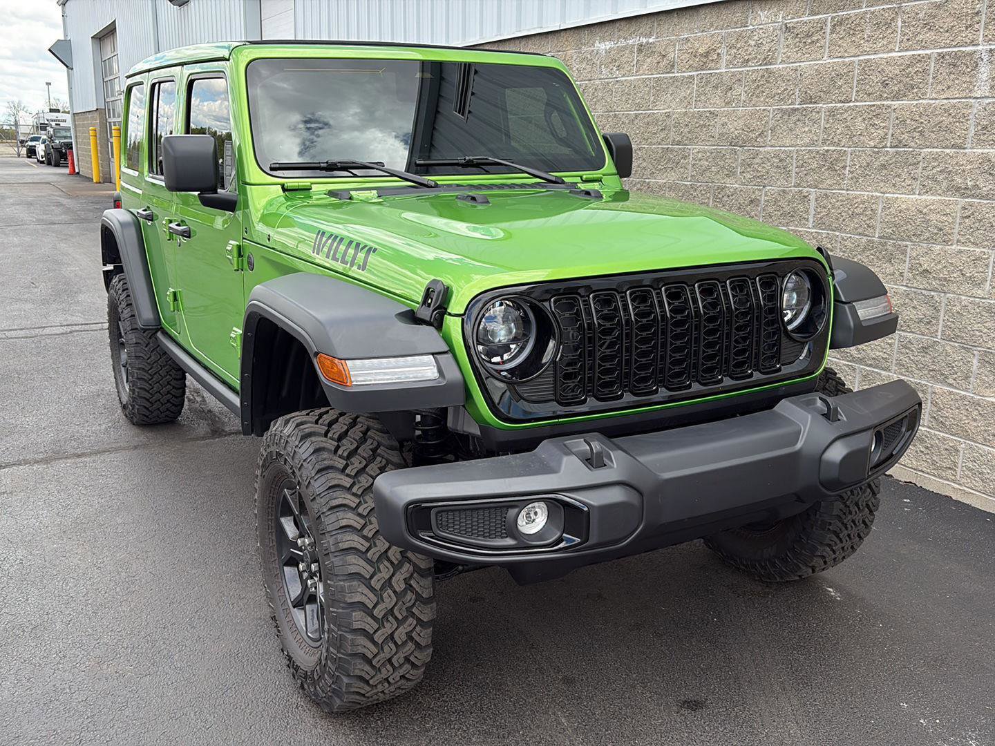 Used 2025 Jeep Wrangler Unlimited Sport AWD/4WD image 2