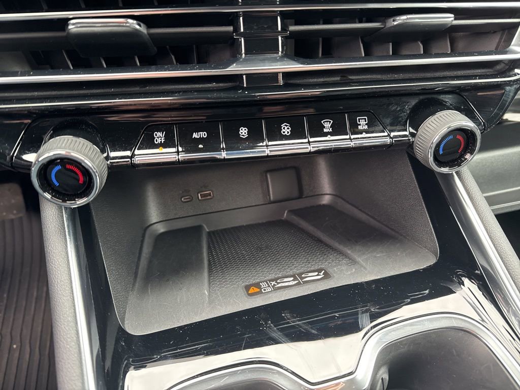 Certified 2025 Chevrolet Traverse Z71 w/ LPO, Floor Liner Package image 24