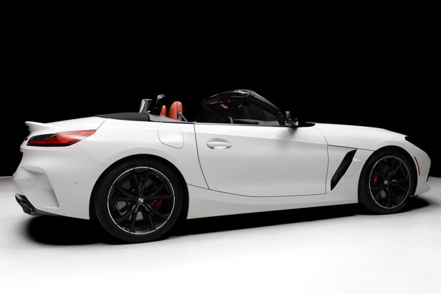 Used 2025 BMW Z4 M40i w/ Edition image 28