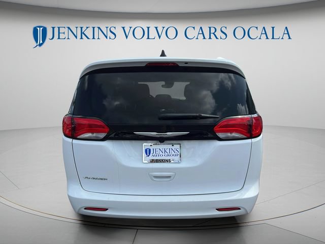 Used 2024 Chrysler Voyager LX FWD image 4