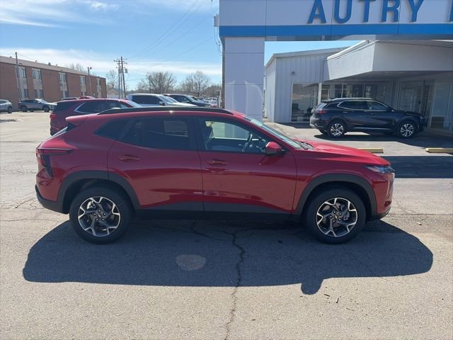 New 2026 Chevrolet Trax LT w/ Driver Confidence Package FWD image 7