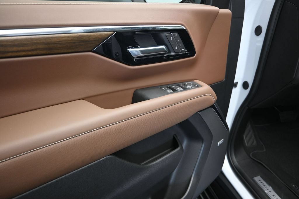 New 2026 Chevrolet Tahoe High Country AWD/4WD image 11