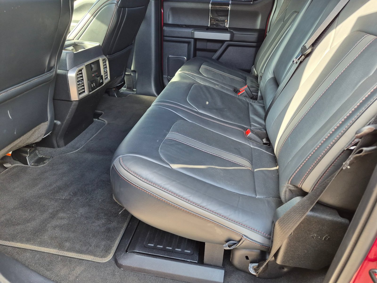 Used 2019 Ford F250 Platinum w/ Platinum Ultimate Package AWD/4WD image 18