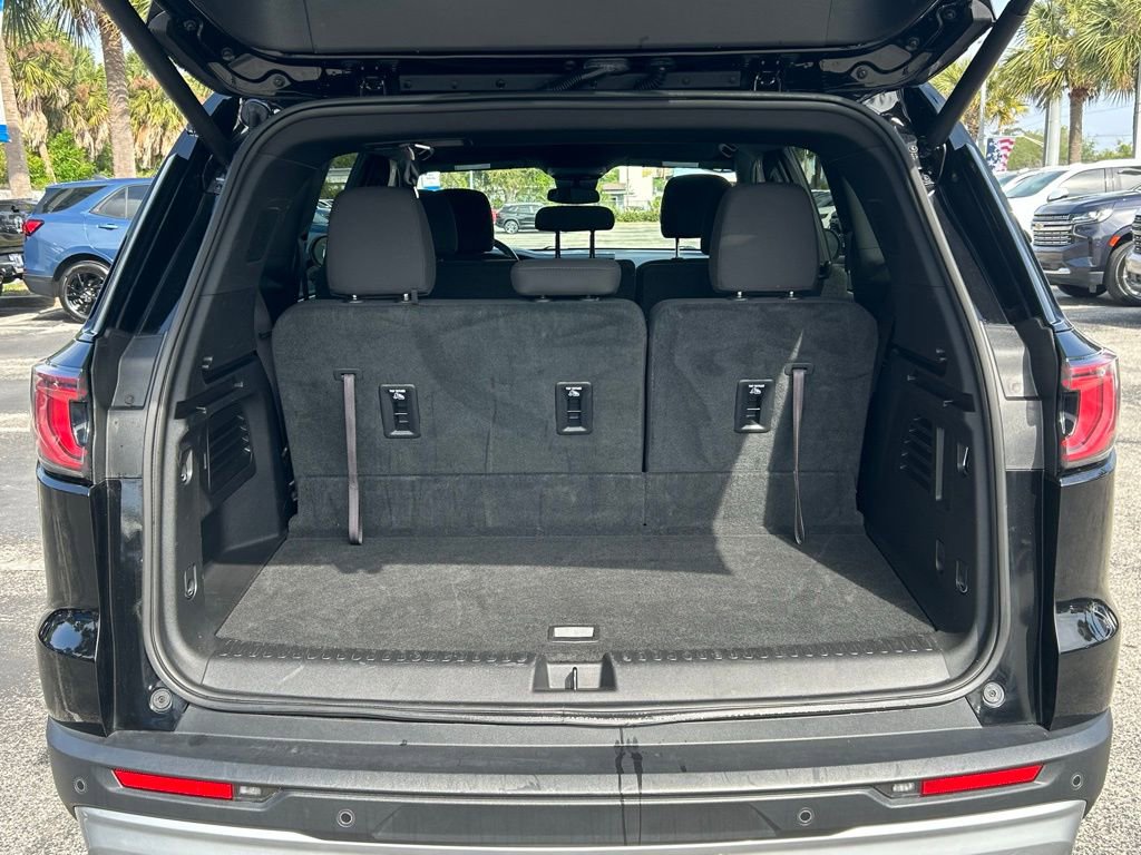 Used 2025 GMC Acadia Elevation image 11