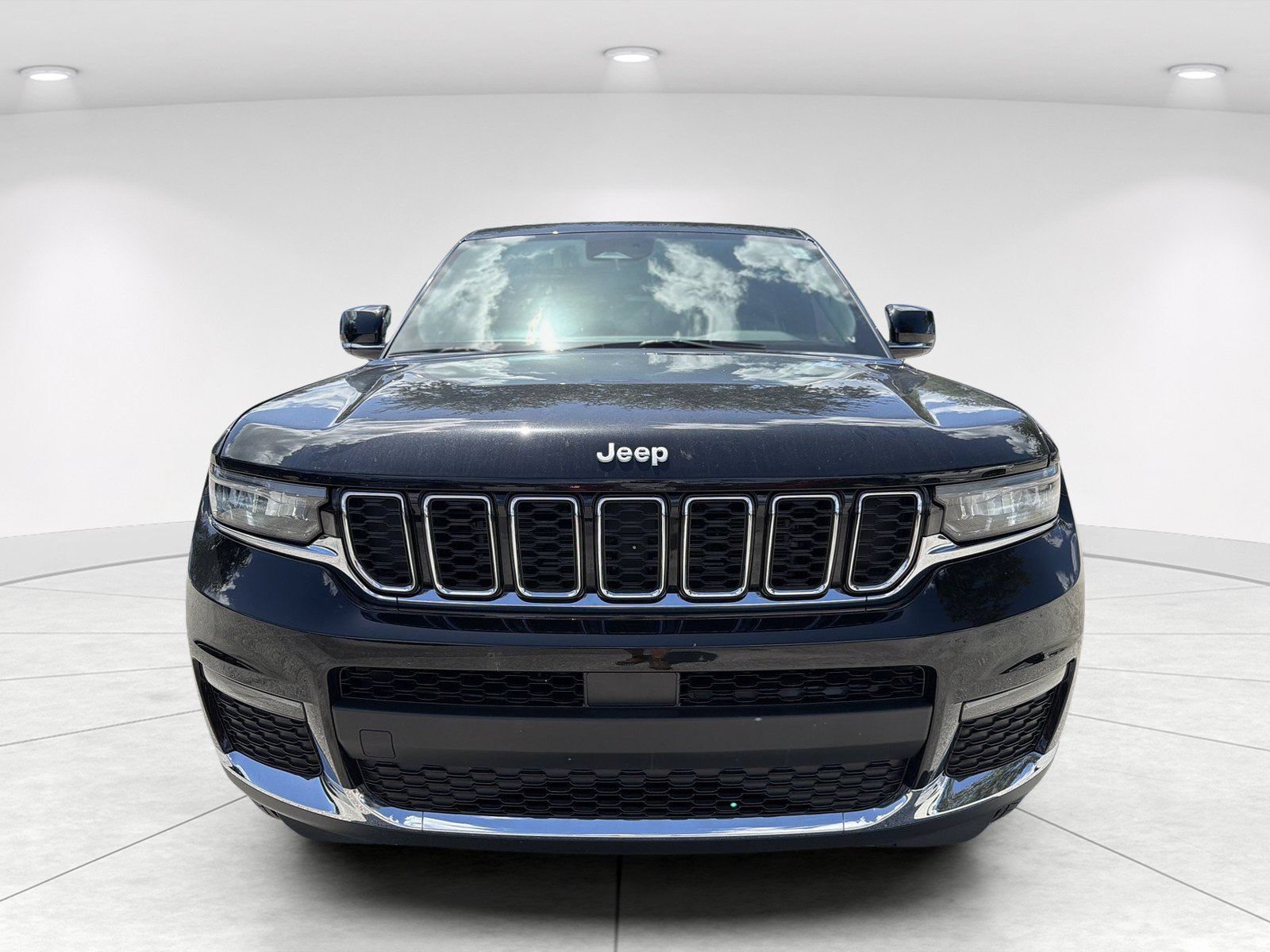 Used 2025 Jeep Grand Cherokee L Limited w/ Trailer Tow Package AWD/4WD image 2
