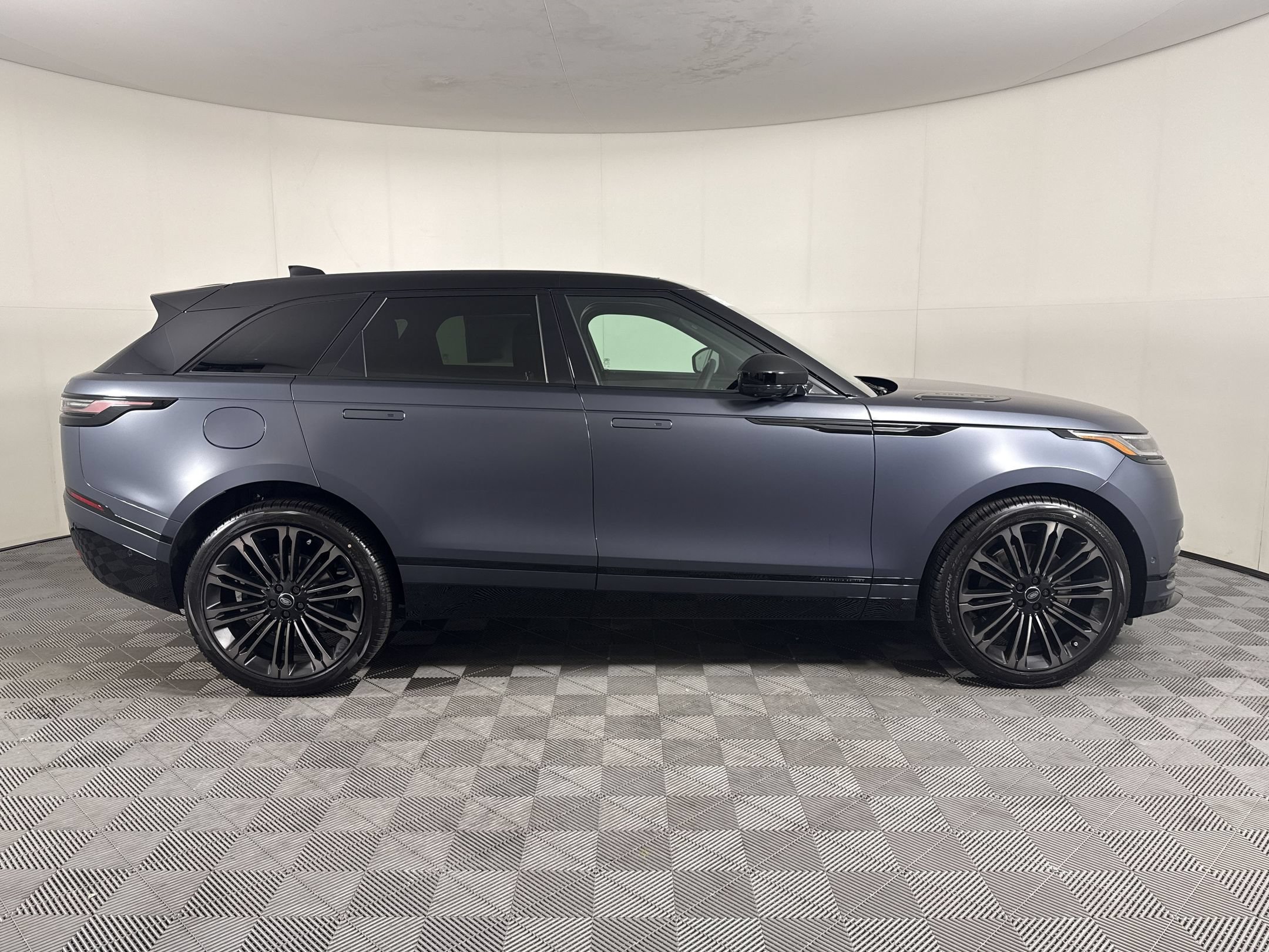 New 2026 Land Rover Range Rover Velar Belgravia AWD/4WD image 8