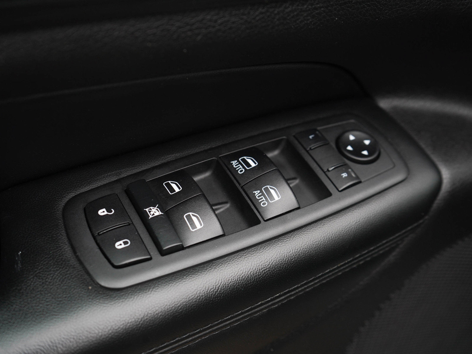 Used 2020 Jeep Grand Cherokee Altitude AWD/4WD image 21
