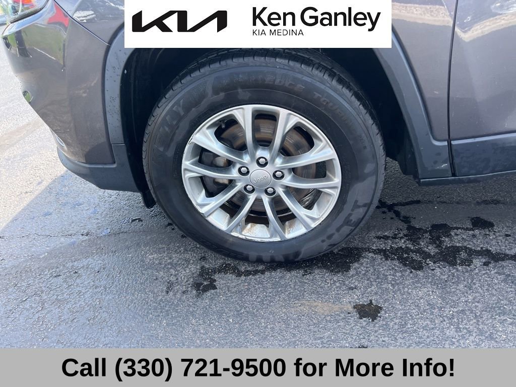 Used 2019 Jeep Cherokee Latitude Plus w/ Cold Weather Group image 16