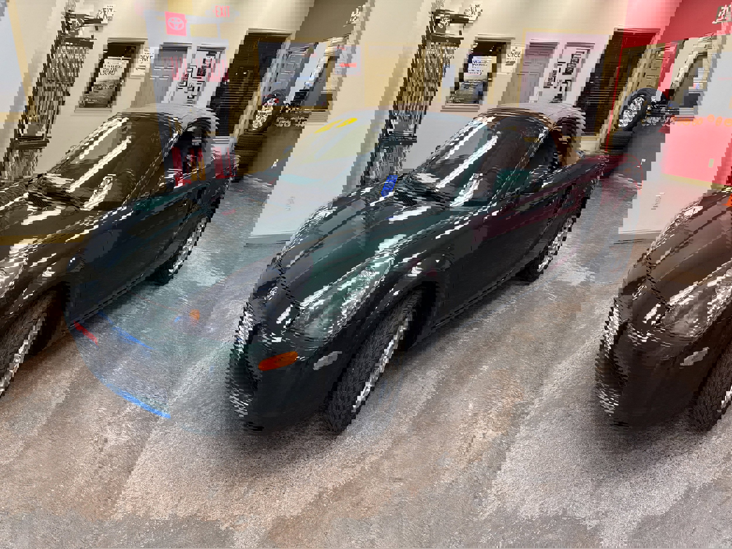 Used 2002 Toyota MR2 image 4