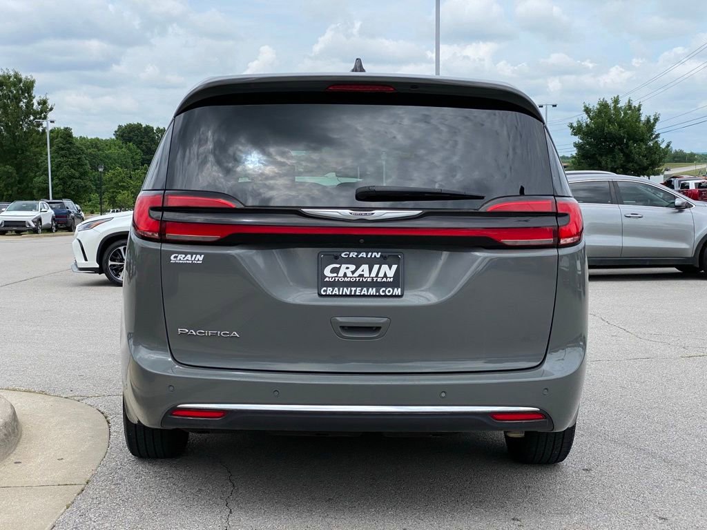 Used 2023 Chrysler Pacifica Touring-L FWD image 6