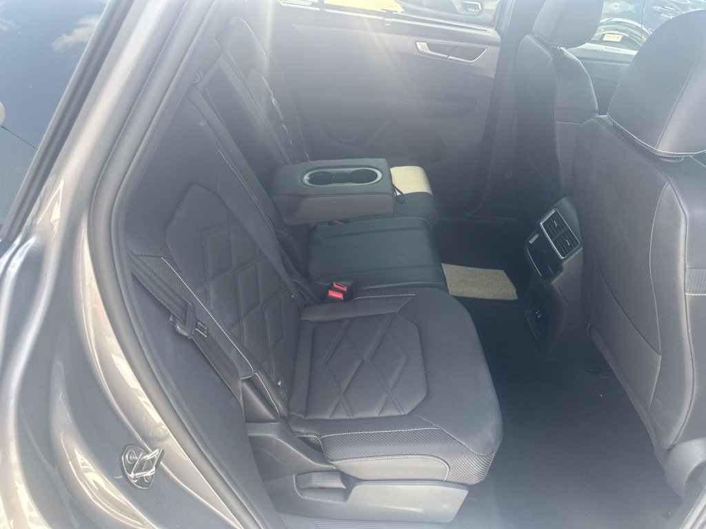 Used 2025 Volkswagen Atlas Cross Sport SE FWD image 29