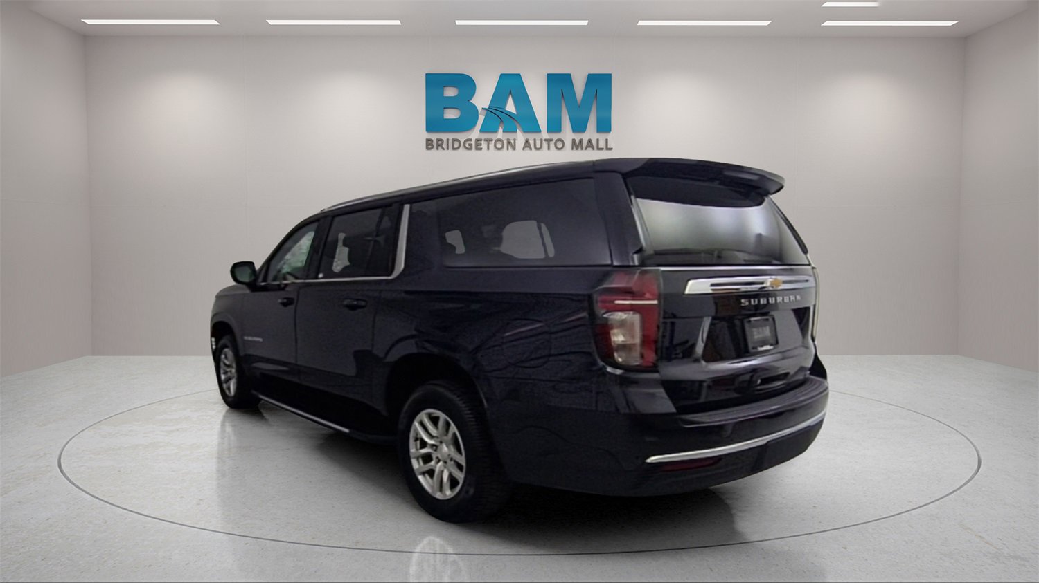 Used 2023 Chevrolet Suburban LT image 5