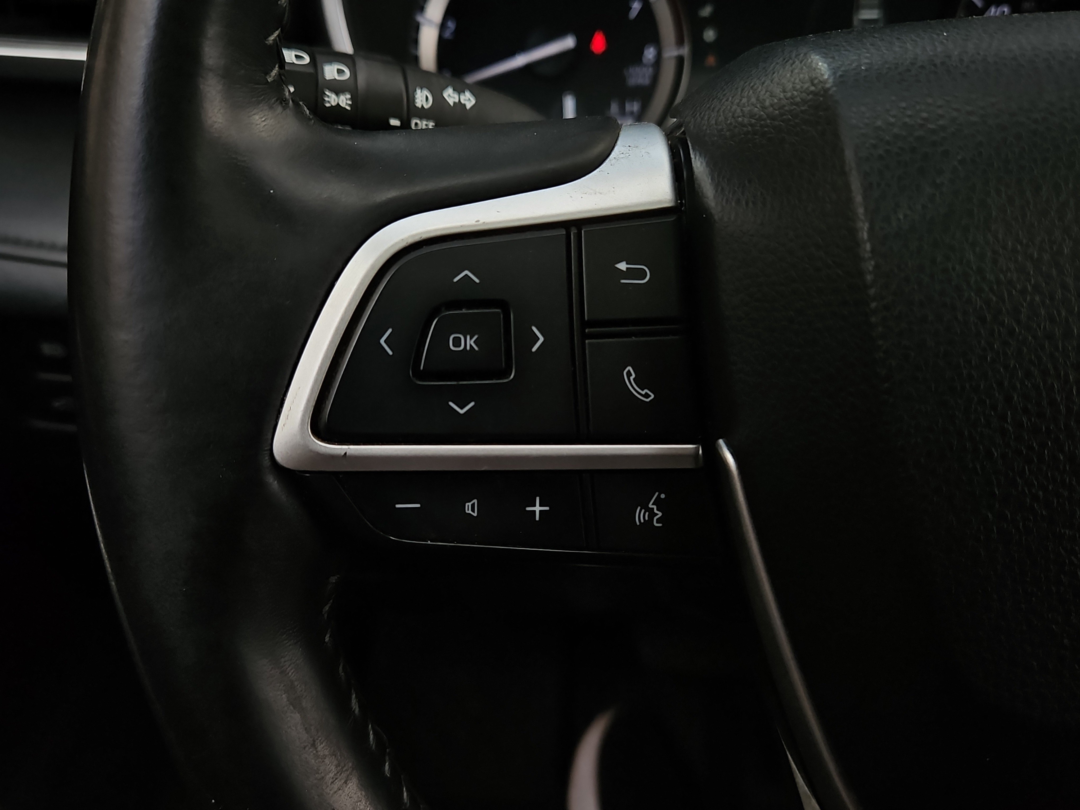 Used 2022 Toyota Highlander XLE image 12