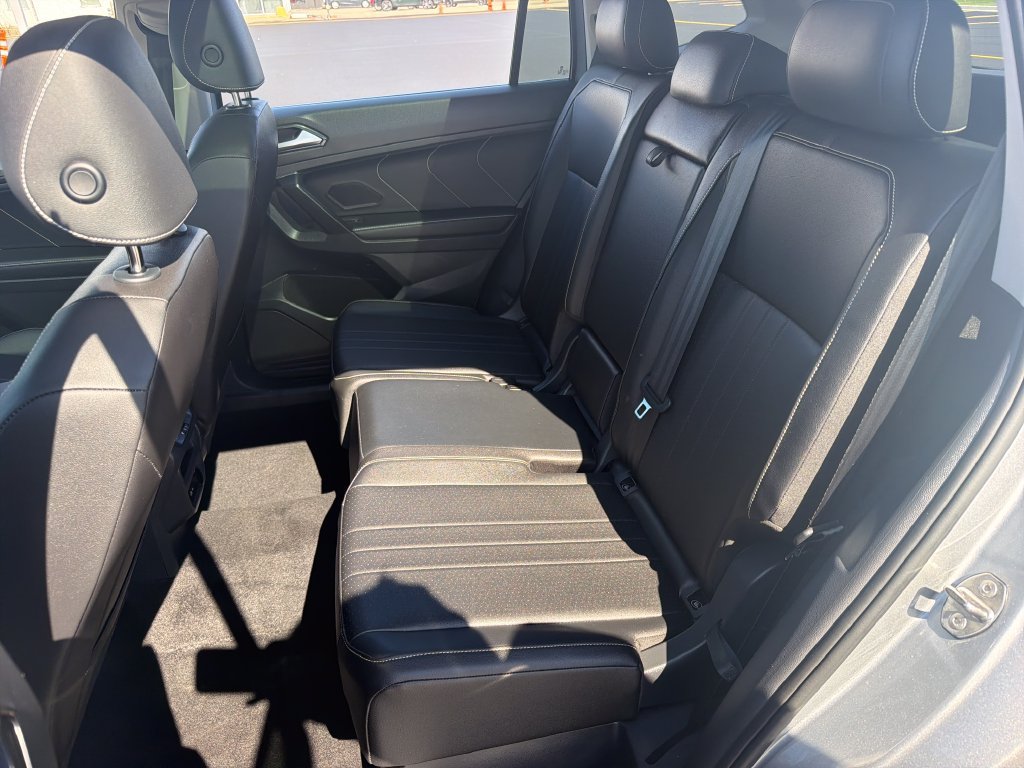 Certified 2023 Volkswagen Tiguan SE w/ Panoramic Sunroof Package AWD/4WD image 22