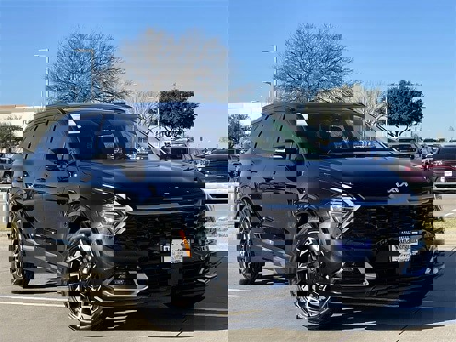 Used 2023 Kia Sportage SX image 2