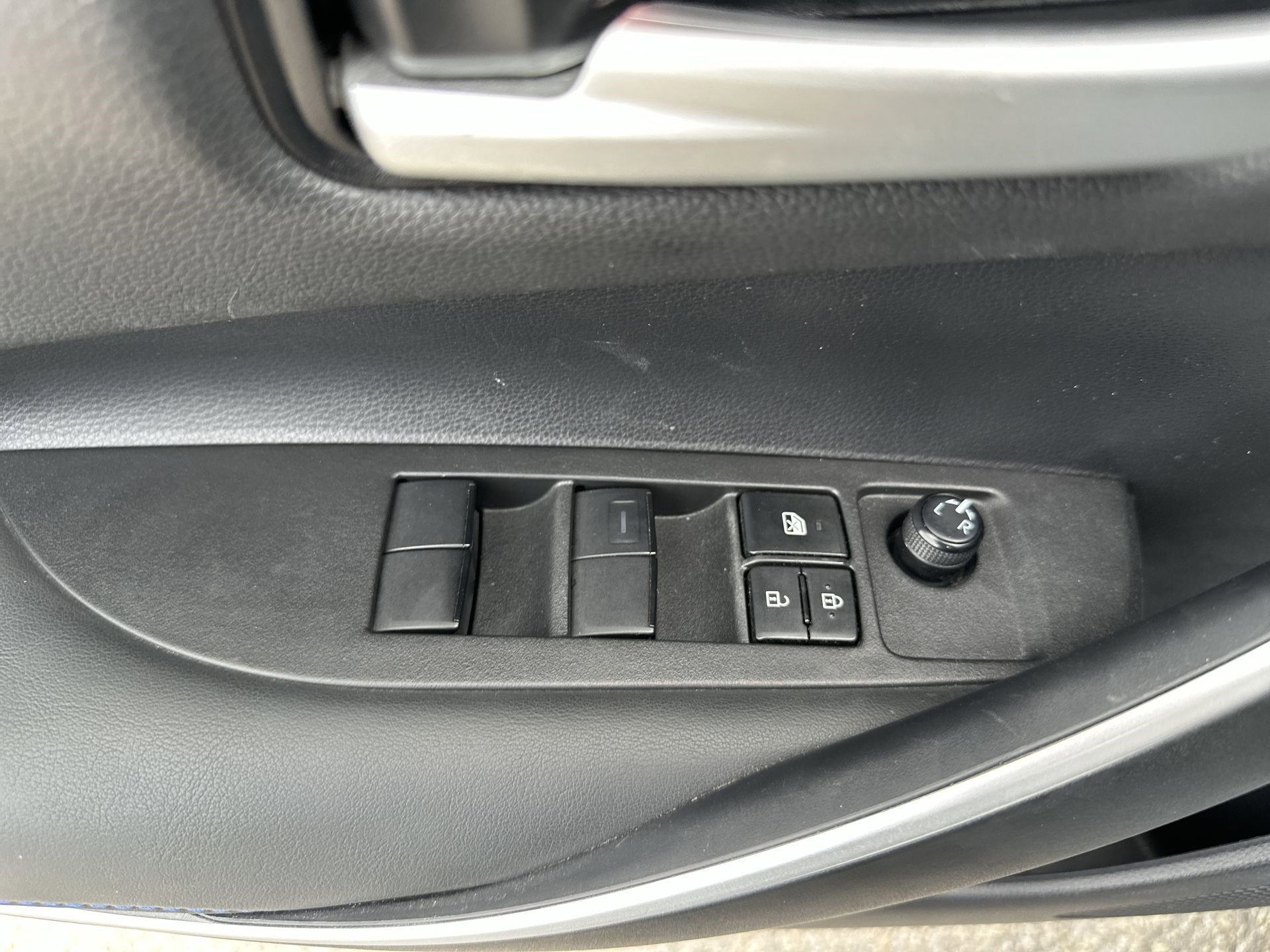 Used 2021 Toyota Corolla SE FWD image 15